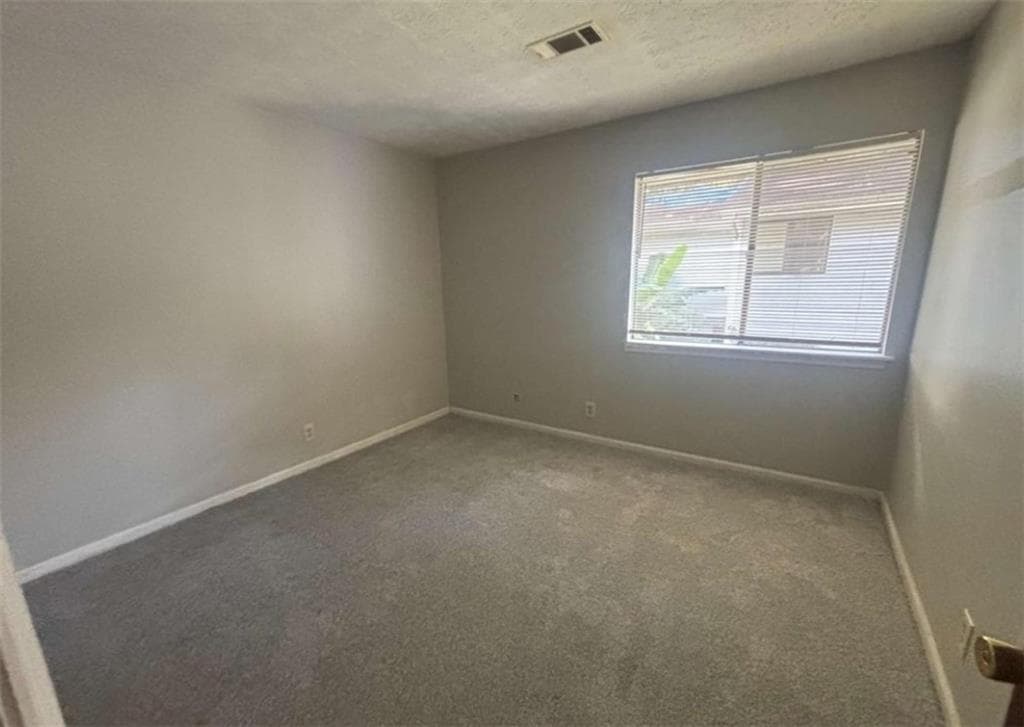 3 bedroom, 2 bathroom, 1,392 sq ft condominium for sale at 8569 Creekwood Way, Jonesboro, GA 30238 — photo 3