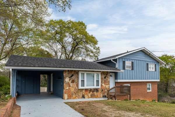 4 bedroom, 2 bathroom, 1,792 sq ft single family residence for sale at 407 Northside Drive, Griffin, GA 30223 — photo 2