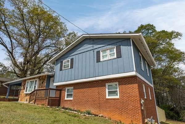 4 bedroom, 2 bathroom, 1,792 sq ft single family residence for sale at 407 Northside Drive, Griffin, GA 30223 — photo 3