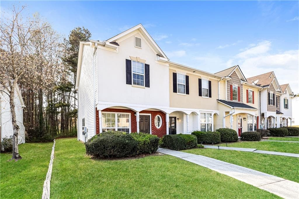 2 bedroom, 3 bathroom, 1,024 sq ft townhouse for sale at 6117 Camden Forrest Cove, Riverdale, GA 30296 — photo 2