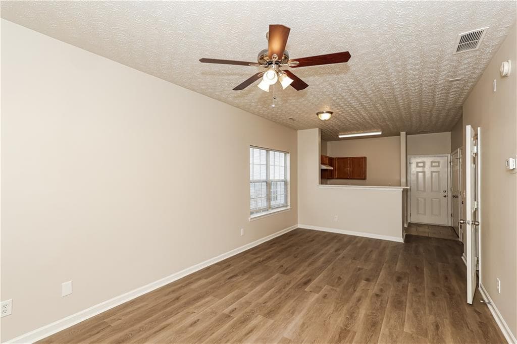 2 bedroom, 3 bathroom, 1,024 sq ft townhouse for sale at 6117 Camden Forrest Cove, Riverdale, GA 30296 — photo 4