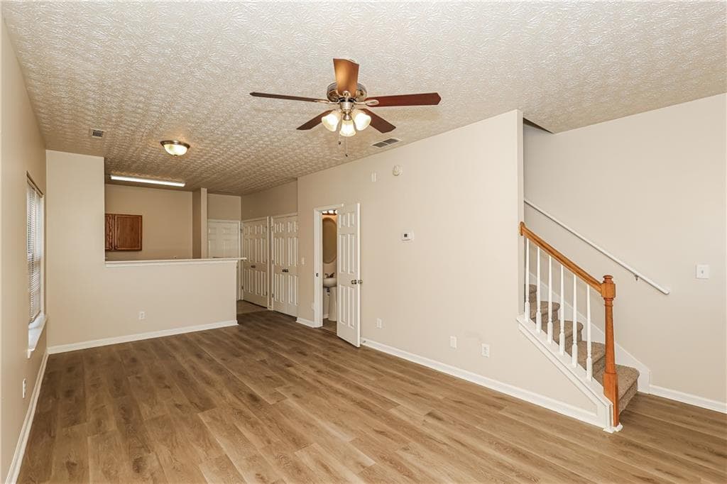 2 bedroom, 3 bathroom, 1,024 sq ft townhouse for sale at 6117 Camden Forrest Cove, Riverdale, GA 30296 — photo 5