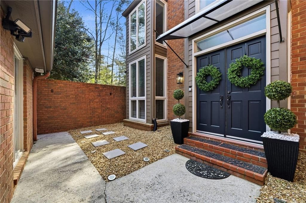 3 bedroom, 3 bathroom, 2,398 sq ft townhouse sold at 47 Willow Glen, Atlanta, GA 30342