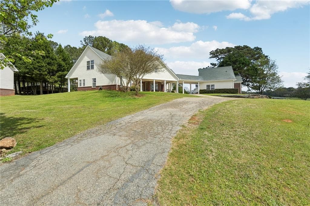 7 bedroom, 5 bathroom, 3,357 sq ft single family residence for sale at 228 Indian Creek Road, Locust Grove, GA 30248 — photo 2