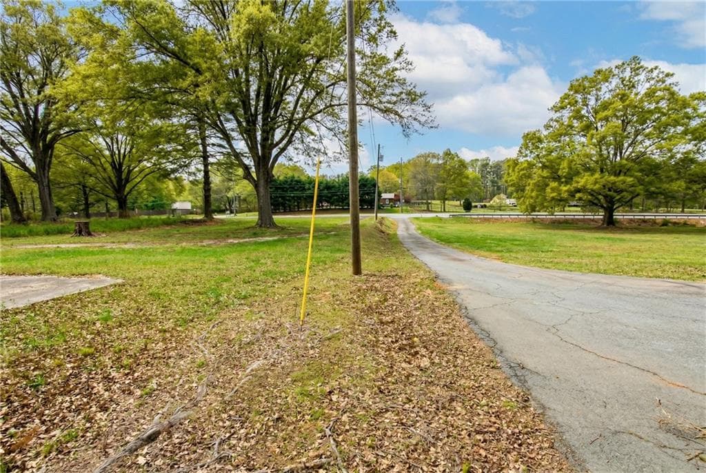 4 bedroom, 3 bathroom duplex under contract at 3211 Ernest W Barrett Parkway, Marietta, GA 30064 — photo 8