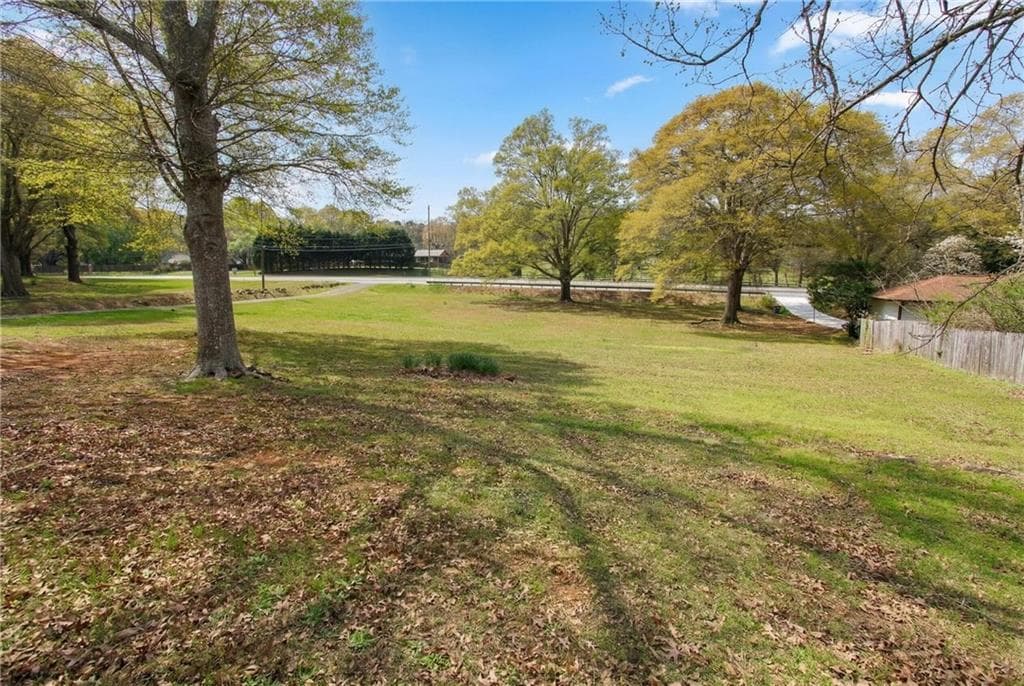 4 bedroom, 3 bathroom duplex under contract at 3211 Ernest W Barrett Parkway, Marietta, GA 30064 — photo 7