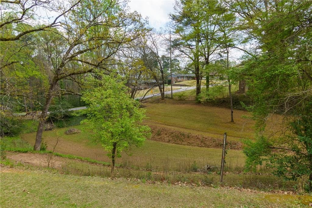 4 bedroom, 3 bathroom, 2,475 sq ft single family residence under contract at 130 Stroud Drive, Mableton, GA 30126 — photo 9