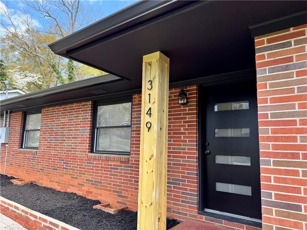 3 bedroom, 3 bathroom, 1,196 sq ft single family residence for sale at 3149 Rebecca Street, Covington, GA 30014 — photo 3