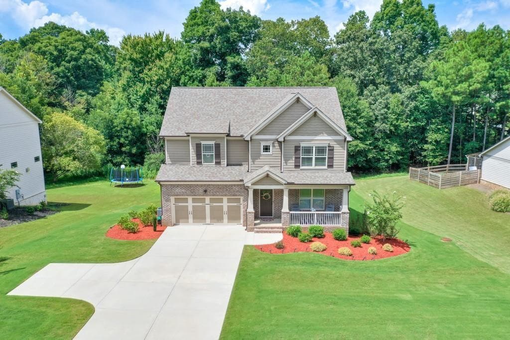 4 bedroom, 3 bathroom, 2,433 sq ft single family residence for sale at 4688 Cantrell Road, Flowery Branch, GA 30542 — photo 4