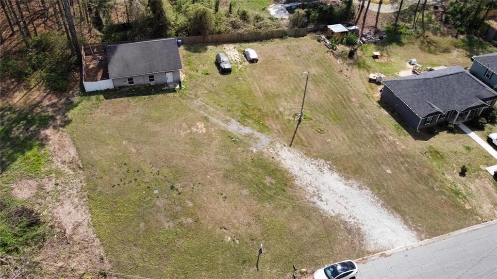 2 bedroom, 1 bathroom single family residence under contract at 757 Britt Road, Mableton, GA 30126 — photo 3