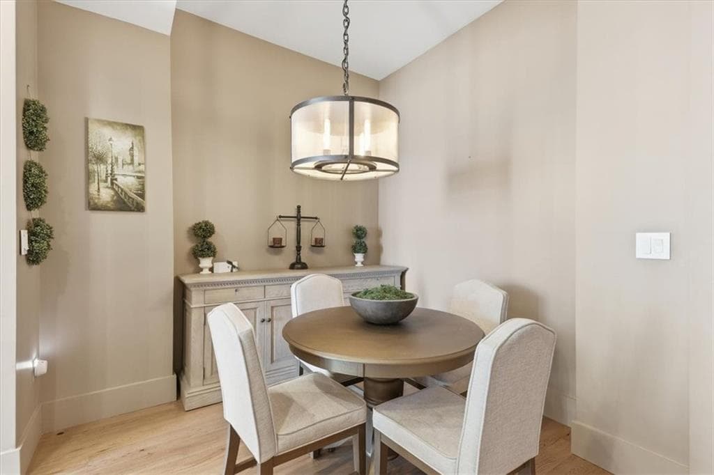 1 bedroom, 1 bathroom, 800 sq ft condominium for sale at 3040 Peachtree Road 1514, Atlanta, GA 30305 — photo 6