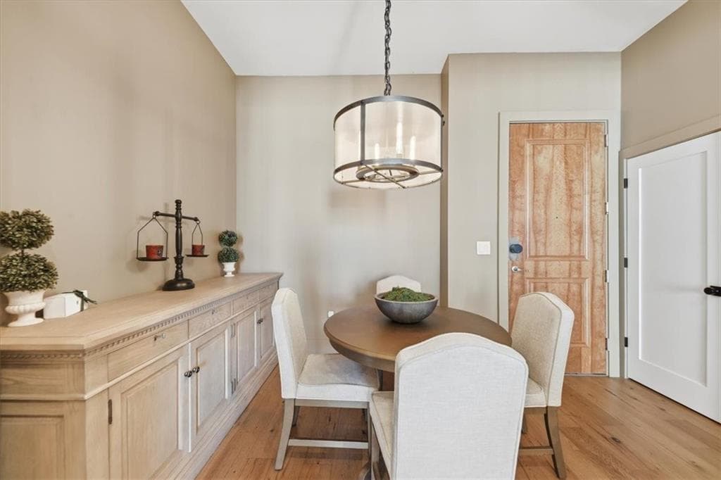 1 bedroom, 1 bathroom, 800 sq ft condominium for sale at 3040 Peachtree Road 1514, Atlanta, GA 30305 — photo 8