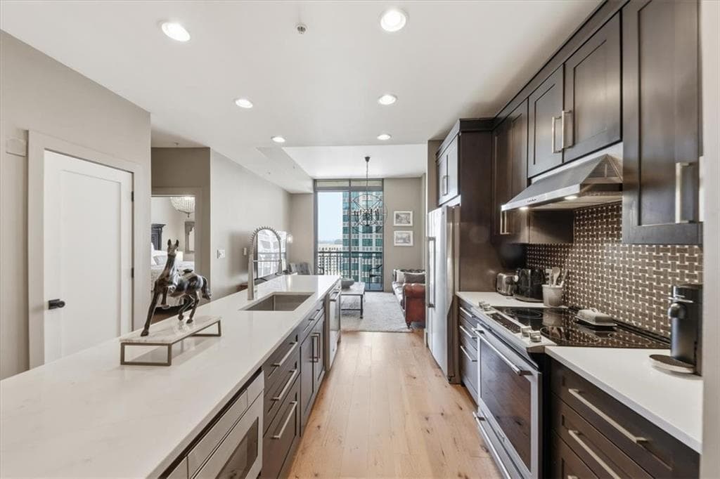 1 bedroom, 1 bathroom, 800 sq ft condominium for sale at 3040 Peachtree Road 1514, Atlanta, GA 30305 — photo 10