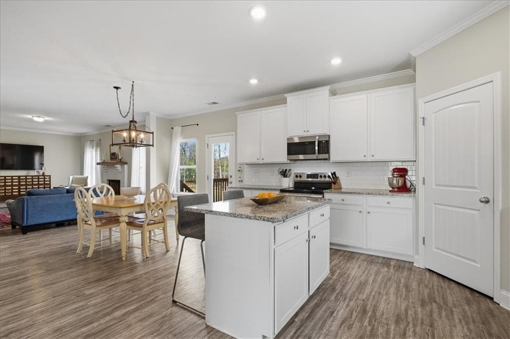 4 bedroom, 3 bathroom, 3,236 sq ft single family residence for sale at 17 Four Feathers Lane, Rydal, GA 30171 — photo 8