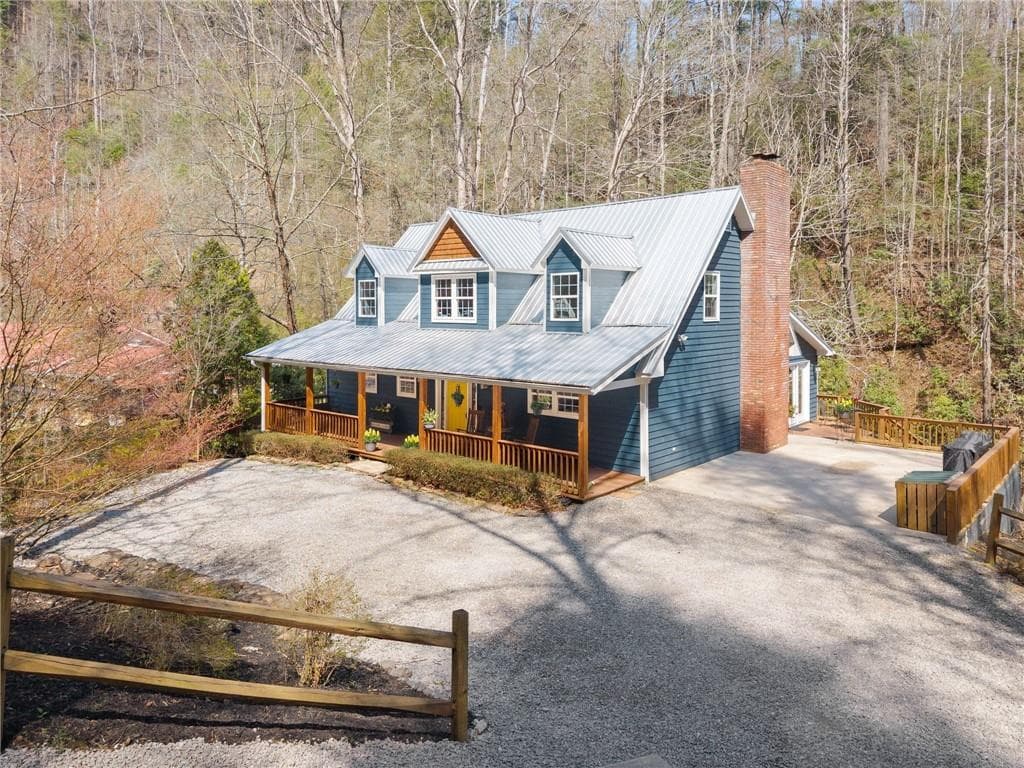 4 bedroom, 5 bathroom, 2,052 sq ft single family residence for sale at 7880 Hiawassee Wilderness Trail, Hiawassee, GA 30546 — photo 7