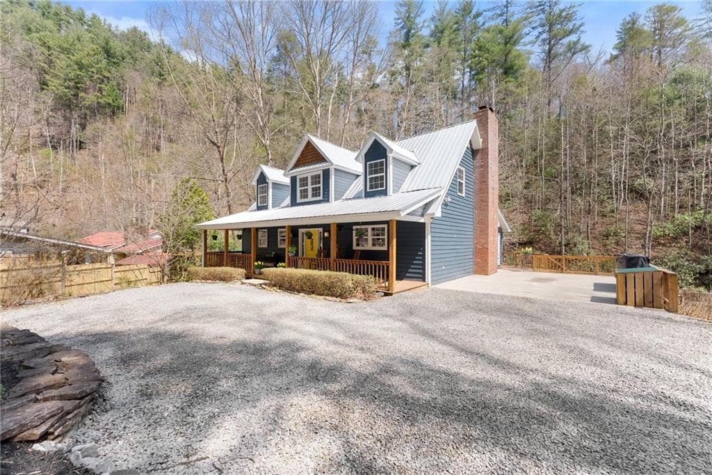 4 bedroom, 5 bathroom, 2,052 sq ft single family residence for sale at 7880 Hiawassee Wilderness Trail, Hiawassee, GA 30546 — photo 8
