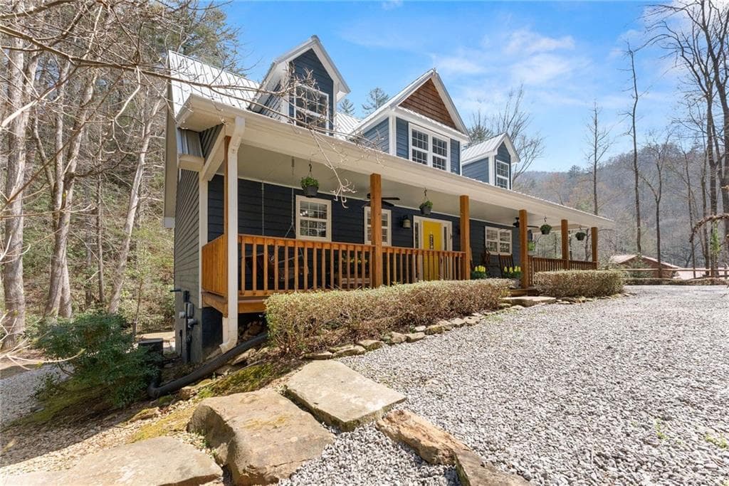 4 bedroom, 5 bathroom, 2,052 sq ft single family residence for sale at 7880 Hiawassee Wilderness Trail, Hiawassee, GA 30546 — photo 10