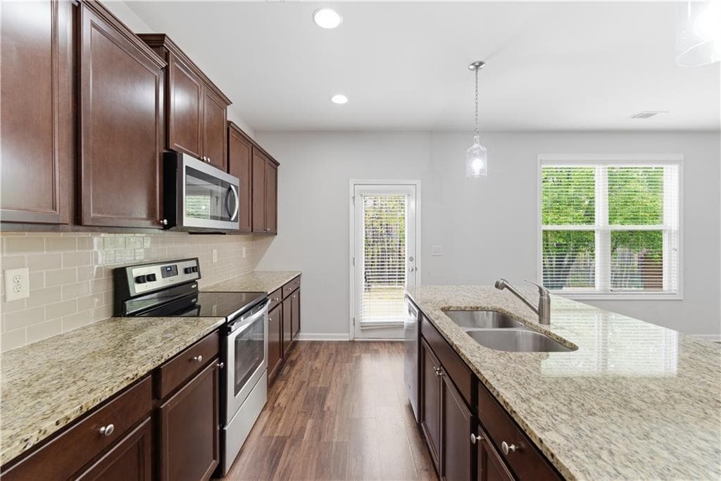 4 bedroom, 3 bathroom, 2,651 sq ft single family residence for sale at 5942 Watersdown Way, Flowery Branch, GA 30542 — photo 9