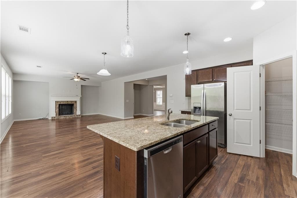 4 bedroom, 3 bathroom, 2,651 sq ft single family residence for sale at 5942 Watersdown Way, Flowery Branch, GA 30542 — photo 10