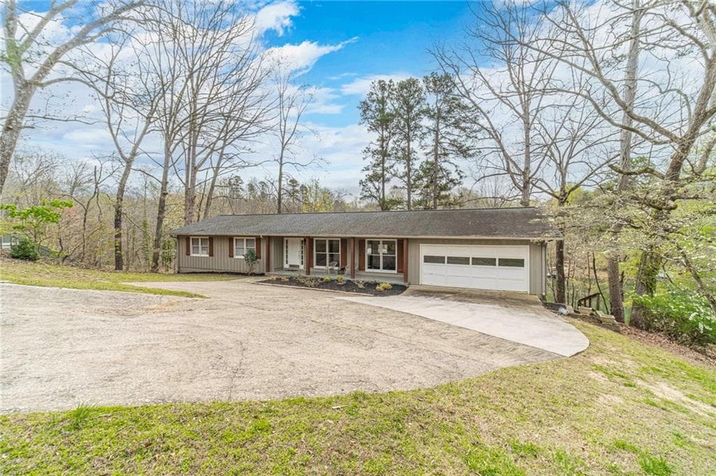 4 bedroom, 3 bathroom single family residence for rent at 691 Harbor Cove, Gainesville, GA 30501 for $5,900 a month — photo 3