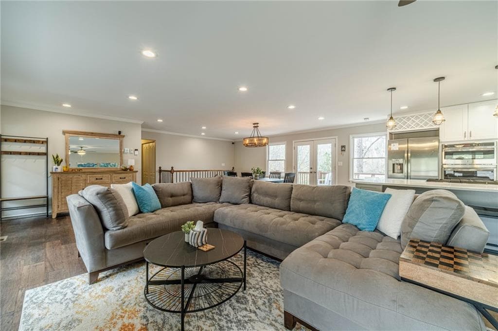 4 bedroom, 3 bathroom single family residence for rent at 691 Harbor Cove, Gainesville, GA 30501 for $5,900 a month — photo 10