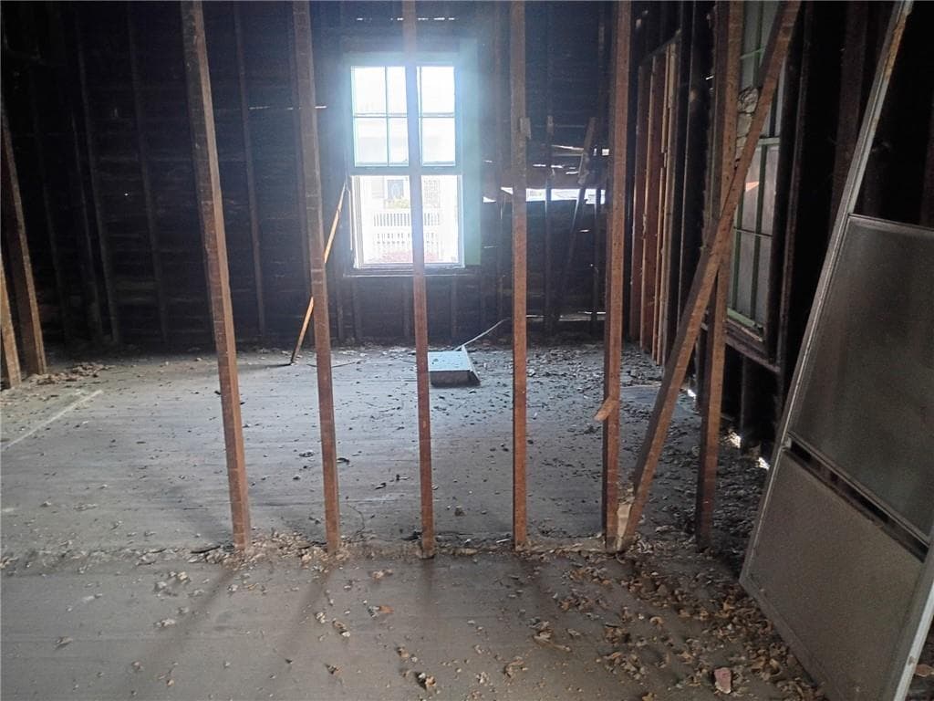 3 bedroom, 2 bathroom, 1,100 sq ft single family residence for sale at 928 Welch Street, Atlanta, GA 30310 — photo 4