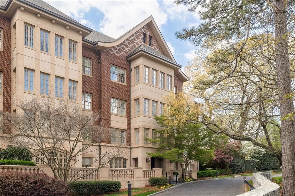 1 bedroom, 2 bathroom, 1,098 sq ft condominium sold at 1717 N Decatur Road 114, Atlanta, GA 30307