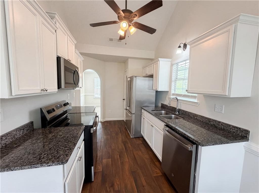 4 bedroom, 3 bathroom, 1,885 sq ft single family residence under contract at 479 Clearwater Way, Monroe, GA 30655 — photo 2
