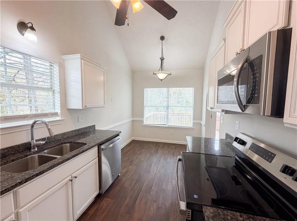 4 bedroom, 3 bathroom, 1,885 sq ft single family residence under contract at 479 Clearwater Way, Monroe, GA 30655 — photo 10