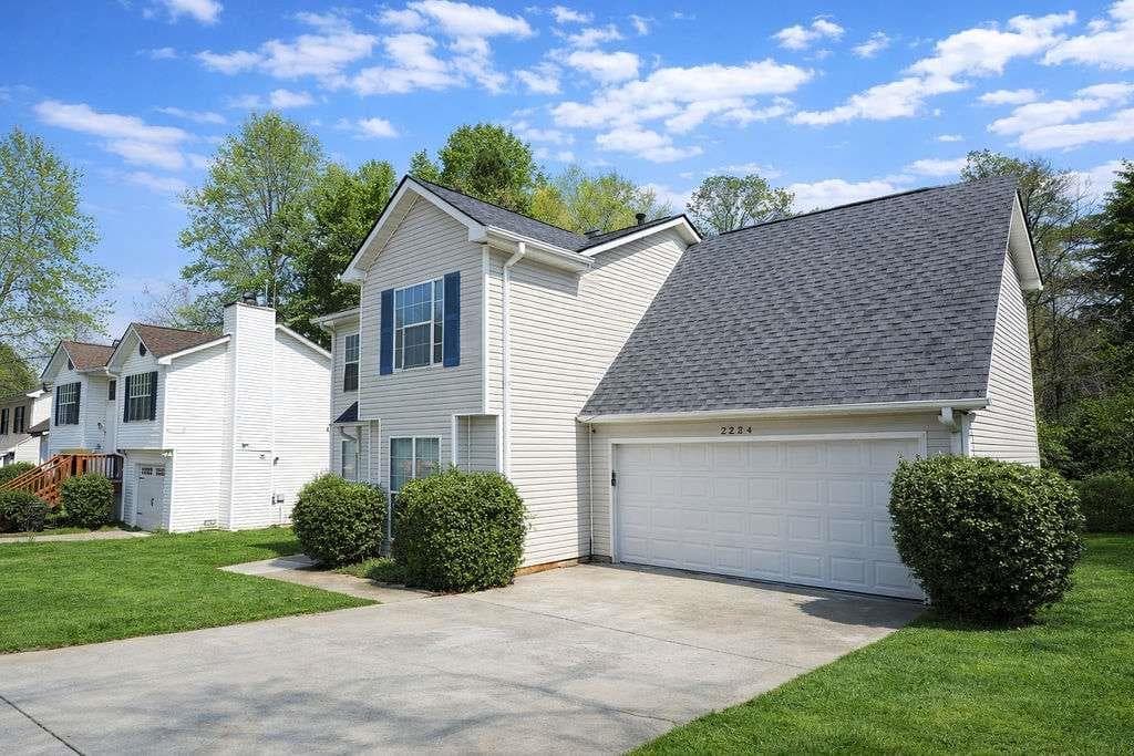 4 bedroom, 3 bathroom single family residence under contract at 2284 Cypress Point Way, Lithonia, GA 30058 — photo 2