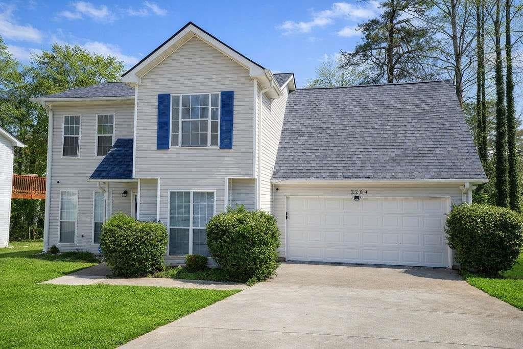 4 bedroom, 3 bathroom single family residence under contract at 2284 Cypress Point Way, Lithonia, GA 30058 — photo 3