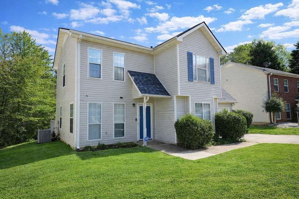 4 bedroom, 3 bathroom single family residence under contract at 2284 Cypress Point Way, Lithonia, GA 30058 — photo 4