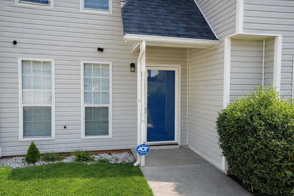 4 bedroom, 3 bathroom single family residence under contract at 2284 Cypress Point Way, Lithonia, GA 30058 — photo 5