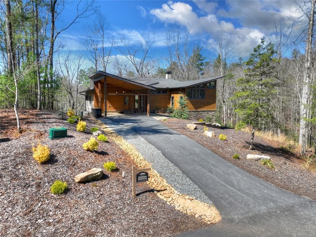 4 bedroom, 5 bathroom, 3,640 sq ft single family residence for sale at 466 E Watersong Bluff, Ellijay, GA 30540 — photo 2