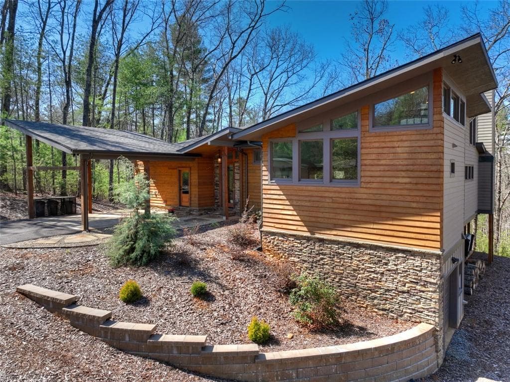 4 bedroom, 5 bathroom, 3,640 sq ft single family residence for sale at 466 E Watersong Bluff, Ellijay, GA 30540 — photo 3