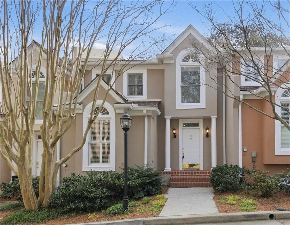2 bedroom, 3 bathroom, 2,004 sq ft townhouse sold at 15 Lullwater Estate, Atlanta, GA 30307
