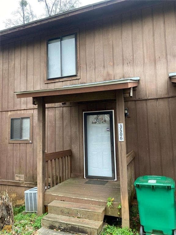 1 bedroom, 2 bathroom, 1,008 sq ft condominium for sale at 3506 Sleeping Fawn Knolls, Decatur, GA 30034