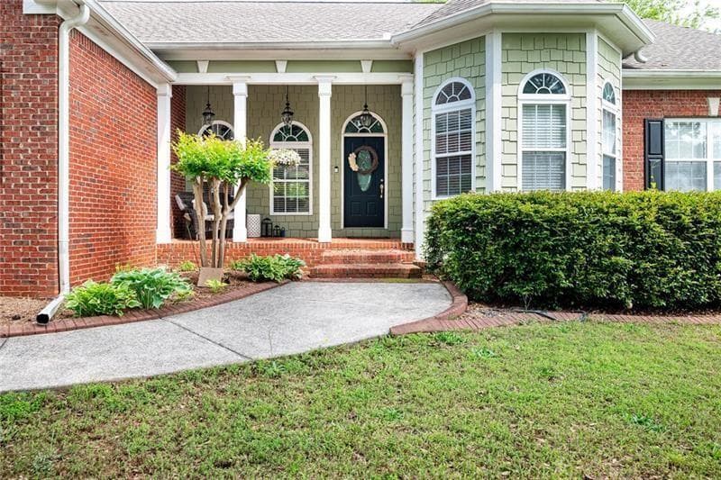 4 bedroom, 4 bathroom, 2,360 sq ft single family residence for sale at 1510 Pecan Plantation Court, Loganville, GA 30052 — photo 4