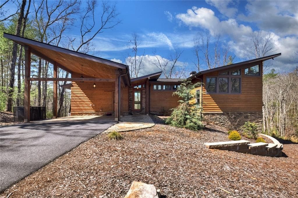 4 bedroom, 5 bathroom, 3,640 sq ft single family residence for sale at 466 E Watersong Bluff, Ellijay, GA 30540 — photo 5