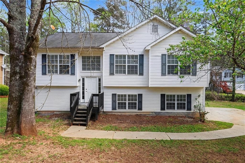 4 bedroom, 2 bathroom, 1,210 sq ft single family residence for rent at 7797 Mountain Creek Way, Douglasville, GA 30134 for $2,099 a month — photo 1 of 26