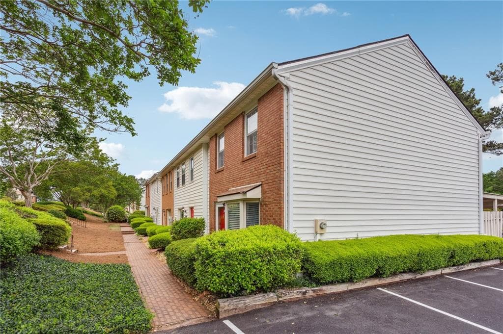 2 bedroom, 3 bathroom, 1,252 sq ft townhouse for rent at 102 Holcomb Ferry Road, Roswell, GA 30076 for $1,900 a month — photo 1 of 27