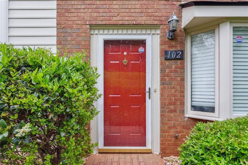 2 bedroom, 3 bathroom, 1,252 sq ft townhouse for rent at 102 Holcomb Ferry Road, Roswell, GA 30076 for $1,900 a month — photo 3