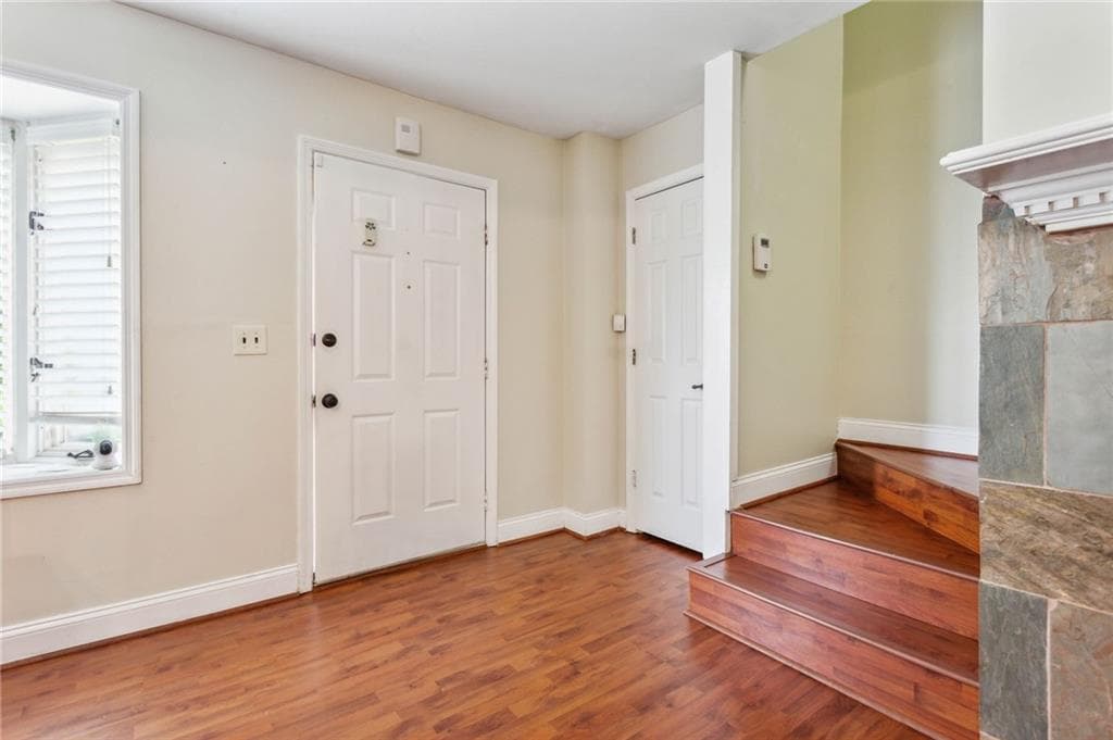 2 bedroom, 3 bathroom, 1,252 sq ft townhouse for rent at 102 Holcomb Ferry Road, Roswell, GA 30076 for $1,900 a month — photo 4