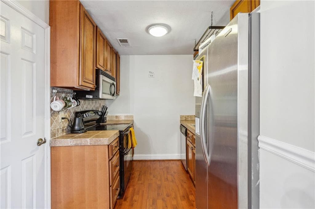 2 bedroom, 3 bathroom, 1,252 sq ft townhouse for rent at 102 Holcomb Ferry Road, Roswell, GA 30076 for $1,900 a month — photo 10