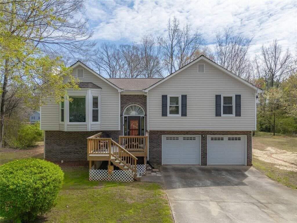 3 bedroom, 2 bathroom, 1,398 sq ft single family residence sold at 226 Breckenridge Drive, Powder Springs, GA 30127