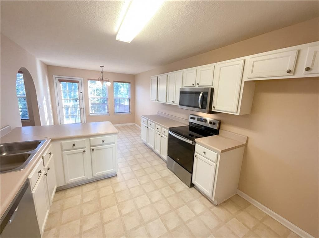 4 bedroom, 3 bathroom, 2,588 sq ft single family residence for sale at 3062 Crest Ridge Circle, Marietta, GA 30060 — photo 8