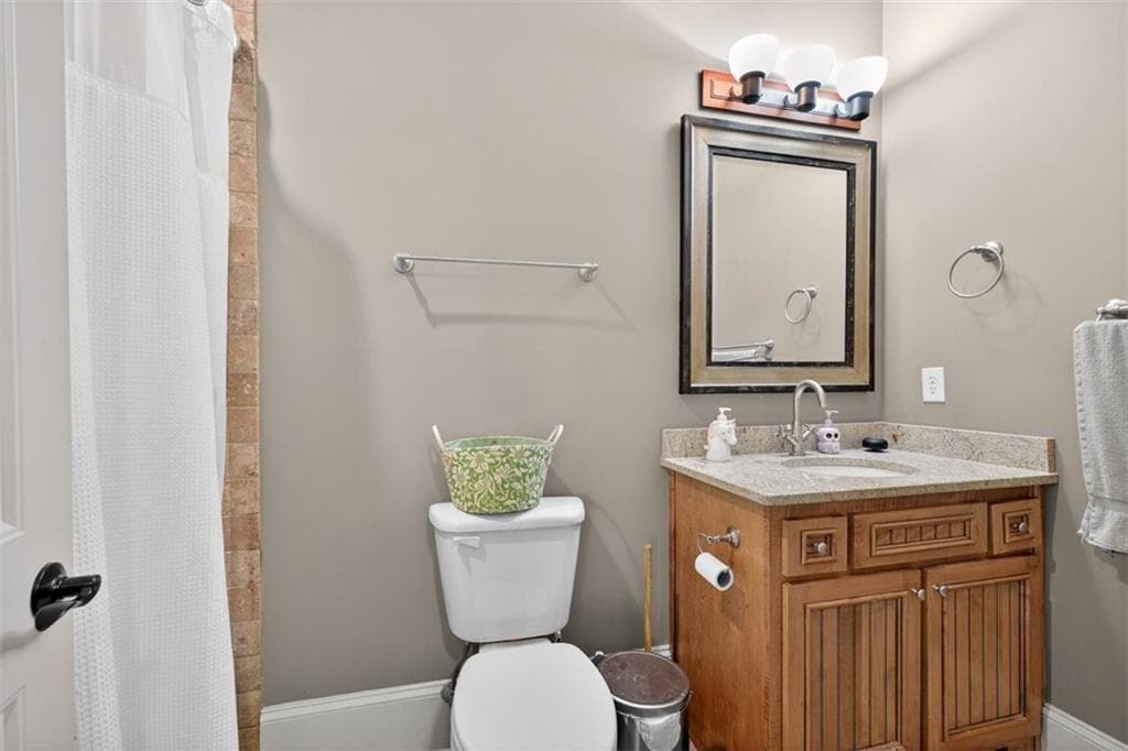 5 bedroom, 6 bathroom, 3,905 sq ft single family residence for sale at 5829 Swinging Gate Road, Gainesville, GA 30506 — photo 10