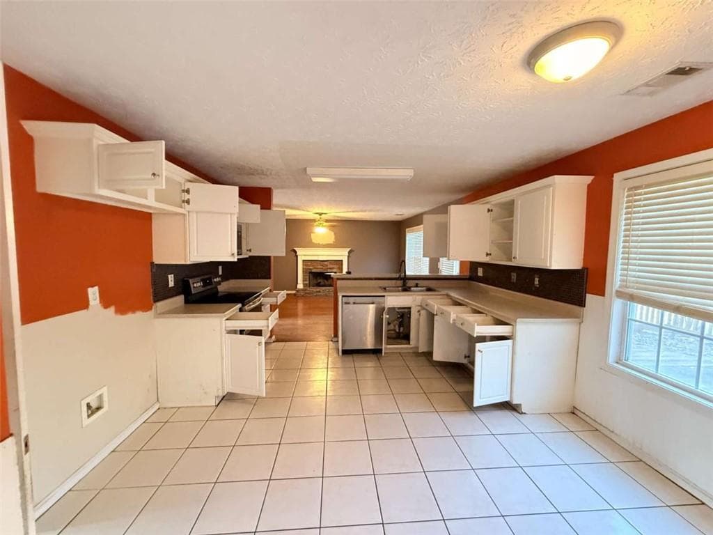 4 bedroom, 3 bathroom, 2,508 sq ft single family residence under contract at 65 Montgomery Court, Covington, GA 30016 — photo 4