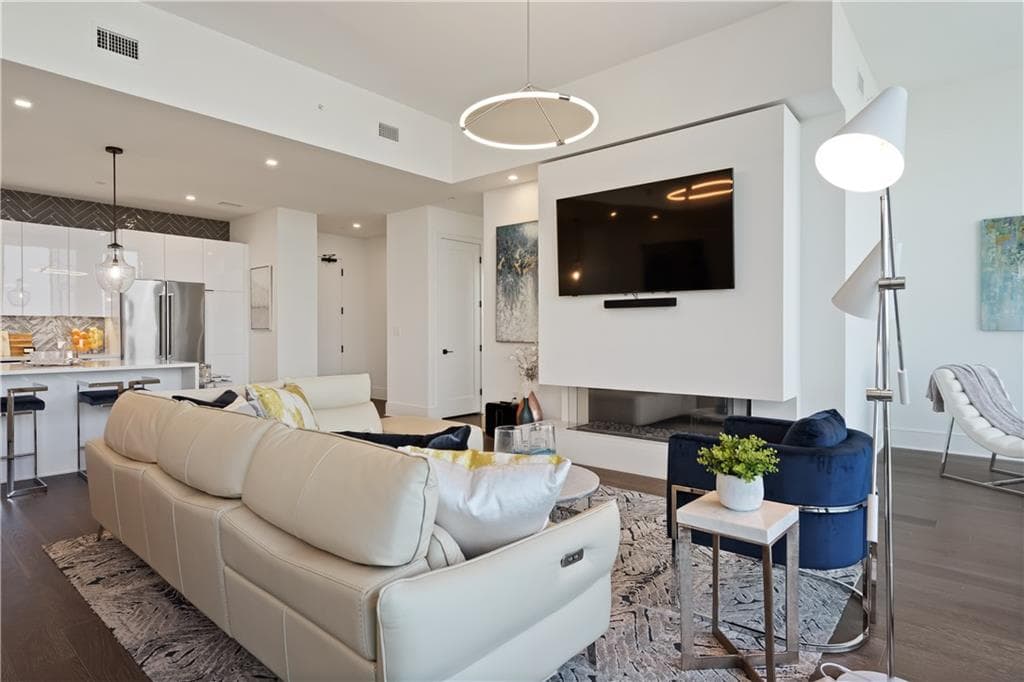 3 bedroom, 3 bathroom condominium for rent at 788 W Marietta Street 1803, Atlanta, GA 30318 for $8,500 a month — photo 7