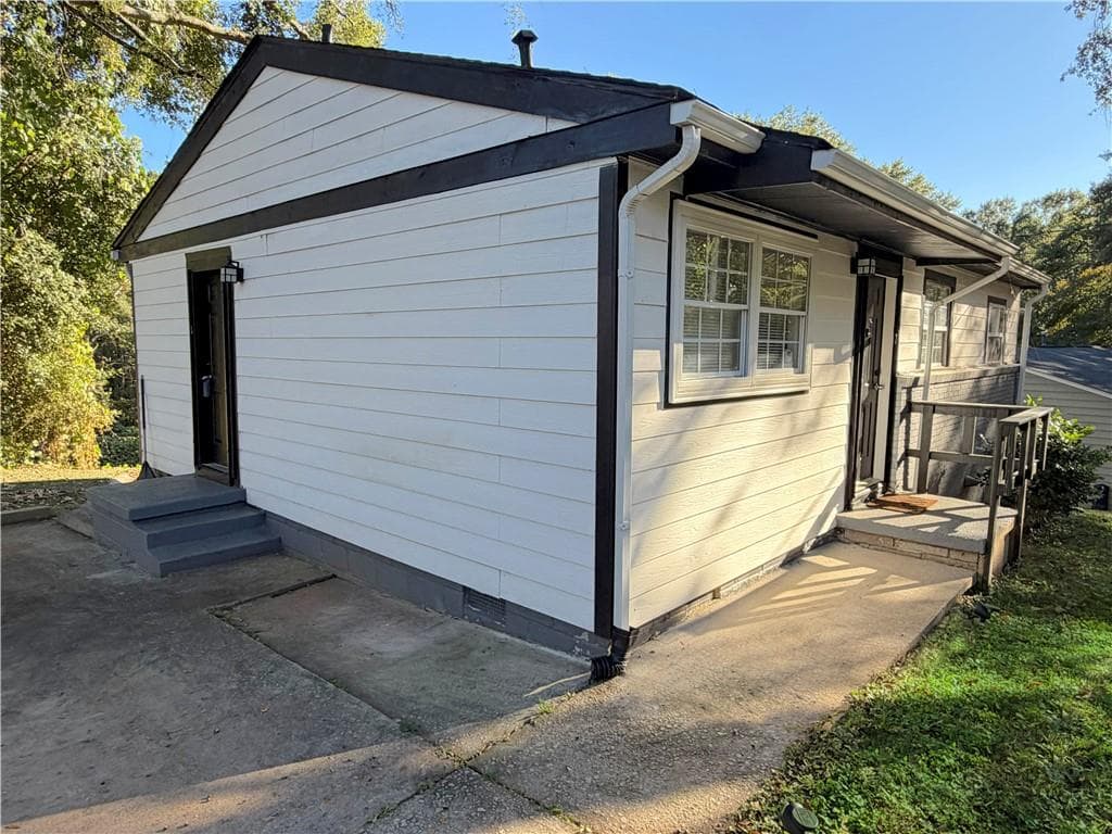 3 bedroom, 1 bathroom, 875 sq ft single family residence for sale at 2621 Abner Place, Atlanta, GA 30318 — photo 4